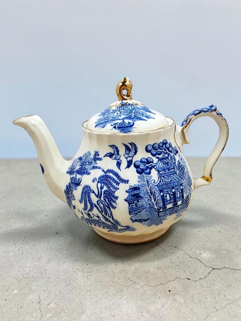 Sadler Blue Willow Teapot with Lid Gold Trim Made In England